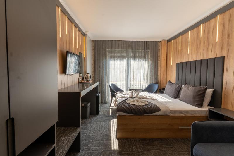 Double or Twin Room with City View image 1