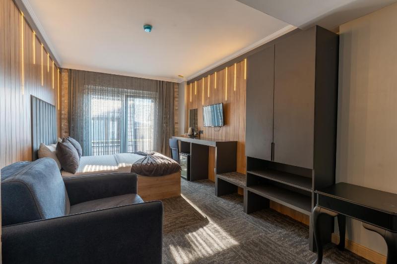 Family Room image 4
