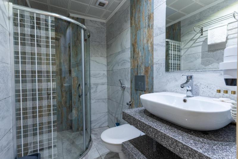 Standard Triple Room image 2