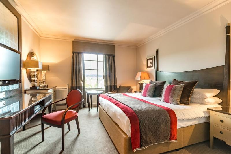 Classic Double Room with View image 3