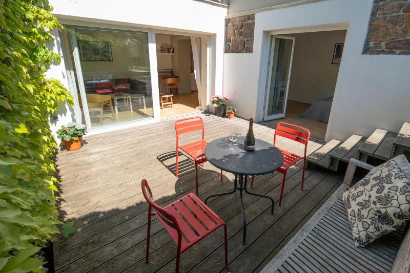 Two-Bedroom Apartment with Terrace image 1