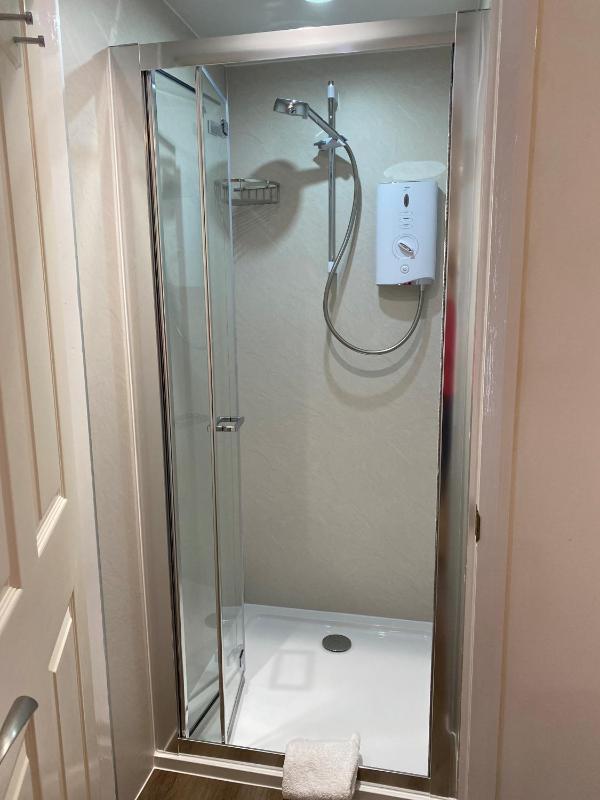 Twin Room image 2
