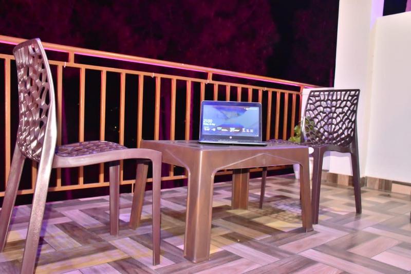Inder Stay !! Balcony Rooms !! Parking !! - image 7