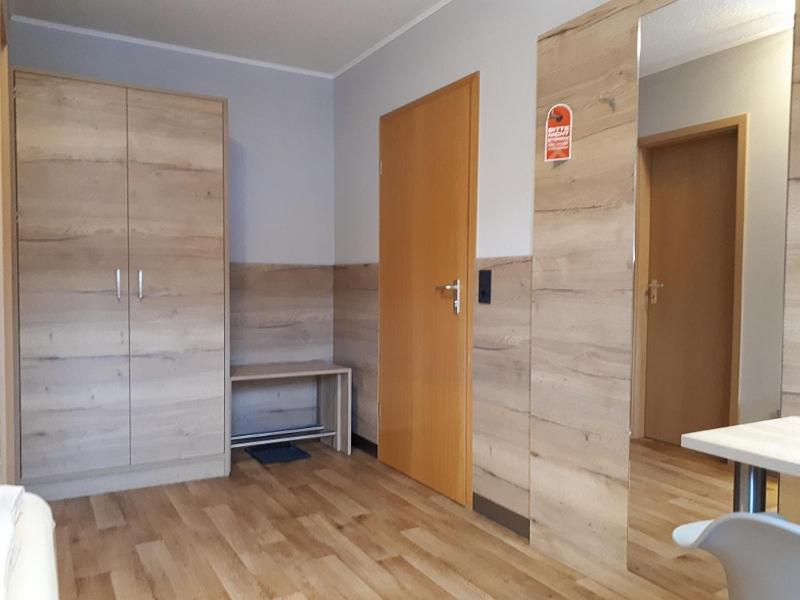 Single Room image 4