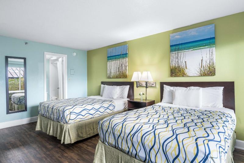 Double Room with Two Double Beds and Hotel View image 2
