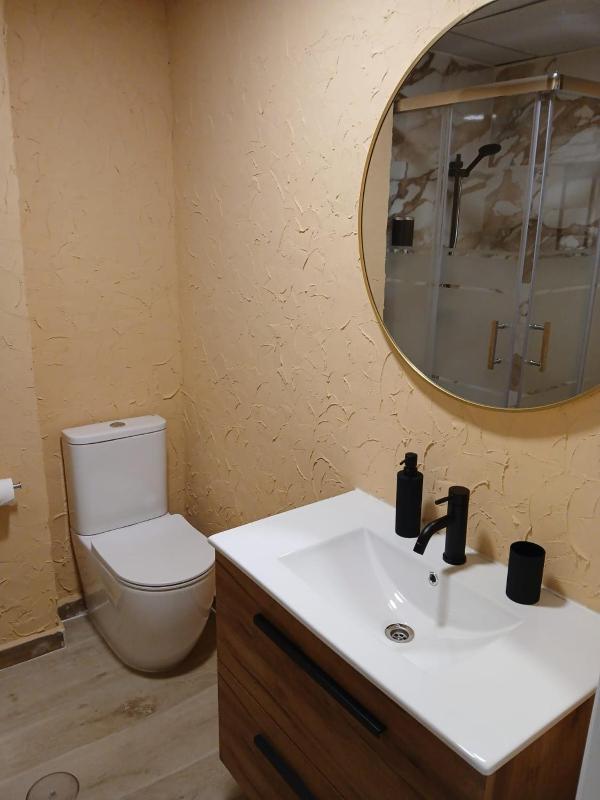 One-Bedroom Apartment image 1