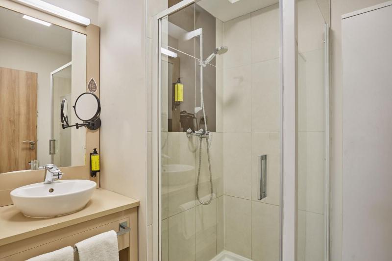One-Bedroom Apartment image 2