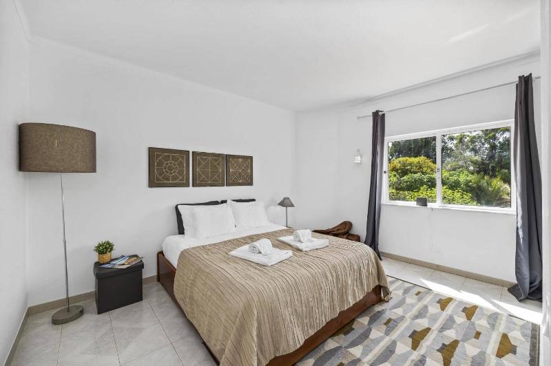 Villa Amoreira by Villa Plus - image 17