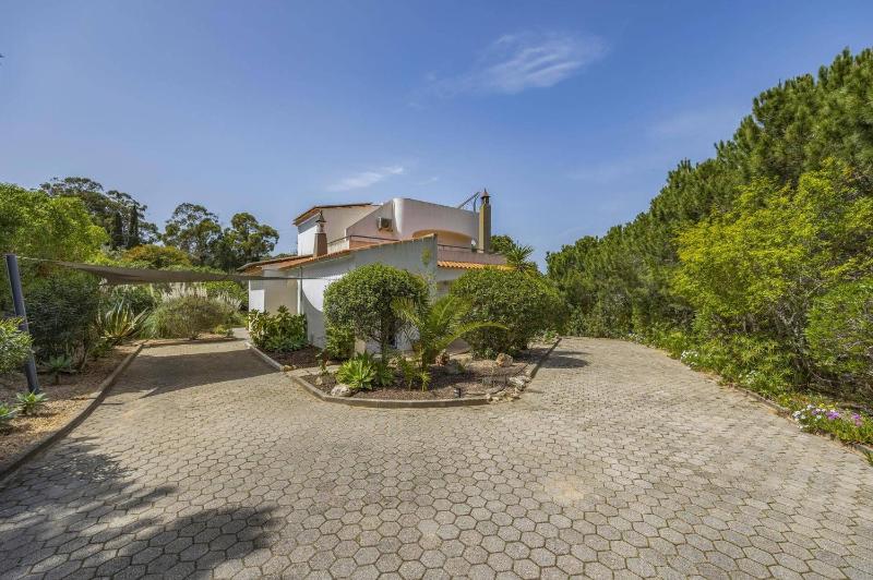 Villa Amoreira by Villa Plus - image 23