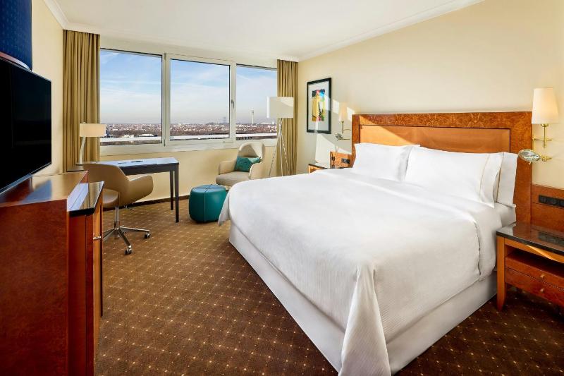 Westin Club Room, Guest Room, 1 King image 1