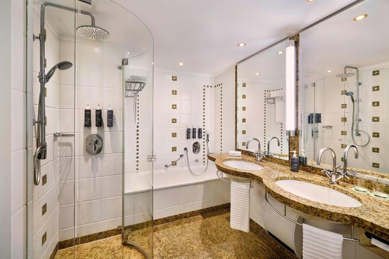 Bavarian King Room image 4