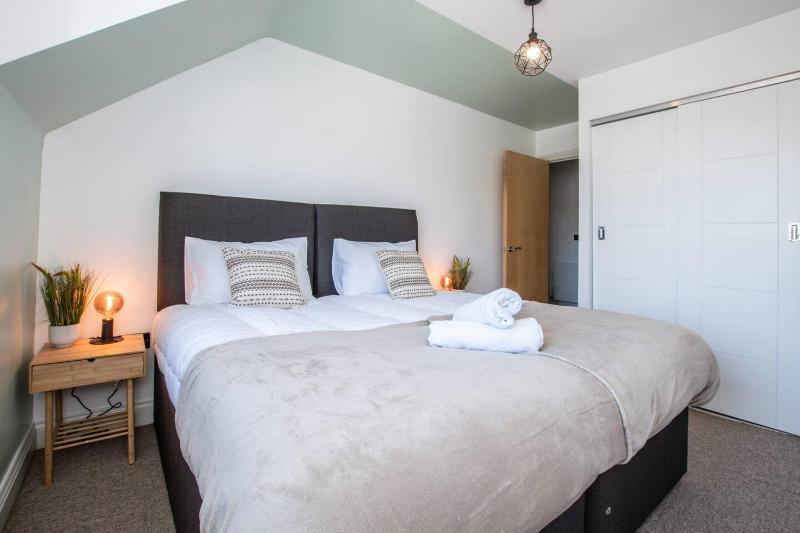 2 Bedroom Central Apartment in Bournemouth 5 minutes walk to the beach sleeps up to 6 - image 16