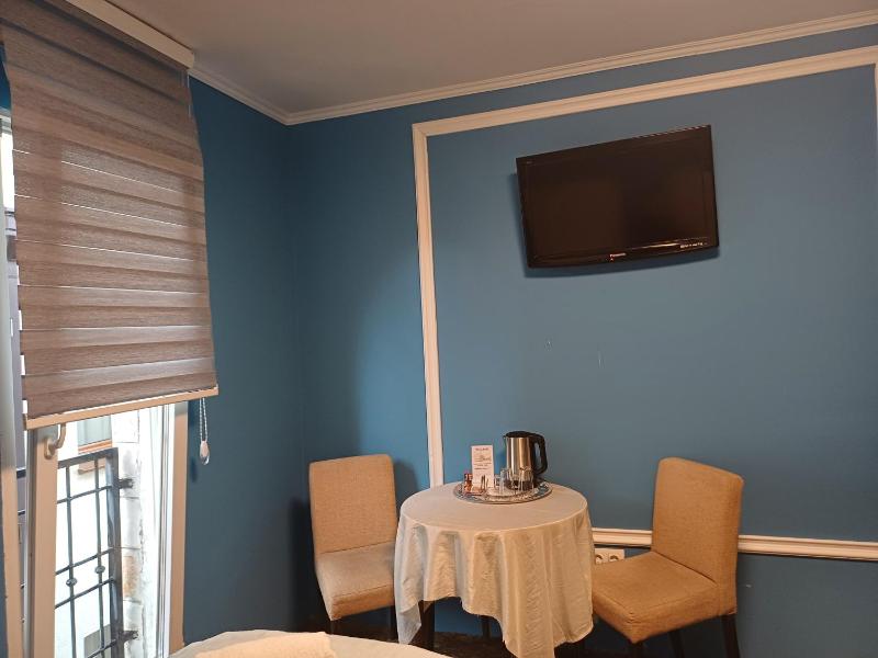 Standard Twin Room image 4