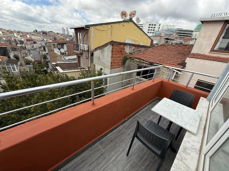 Standard Double Room image 2