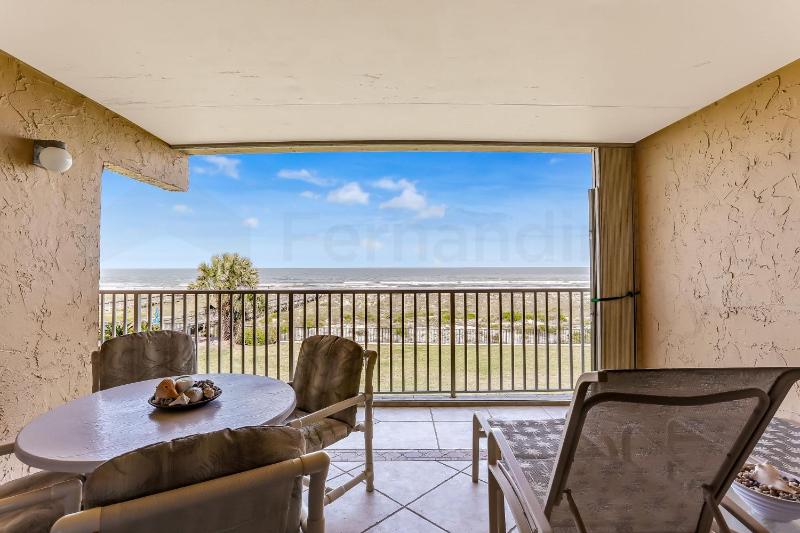 Renovated Condo in small quiet complex. Relaxation comes easy here. One assigned parking - image 5