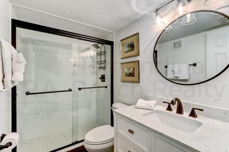 Beautifully Renovated Condo in Small Complex. Relaxation comes easy here. One assigned parking - image 9