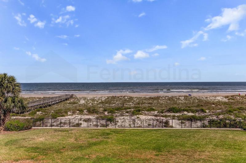 Renovated Condo in small quiet complex. Relaxation comes easy here. One assigned parking - image 39