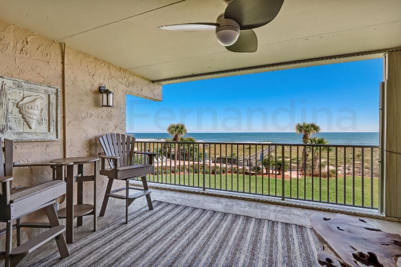 Beautifully Renovated Condo in Small Complex. Relaxation comes easy here. One assigned parking - image 6