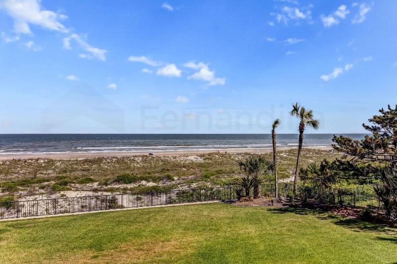 Renovated Condo in small quiet complex. Relaxation comes easy here. One assigned parking - image 32