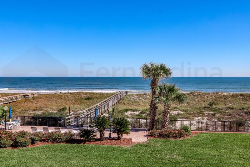 Beautifully Renovated Condo in Small Complex. Relaxation comes easy here. One assigned parking - image 43