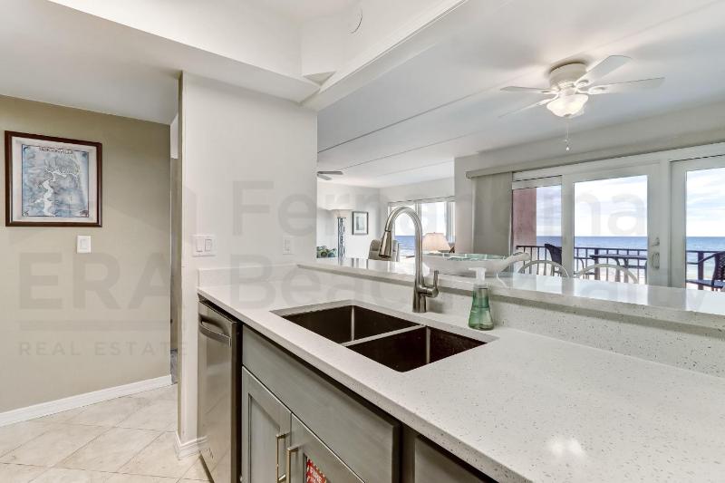 2 Bedroom/2 Bath 3rd floor Oceanfront condo sleeps 6. Oceanfront deck and pool. - image 12