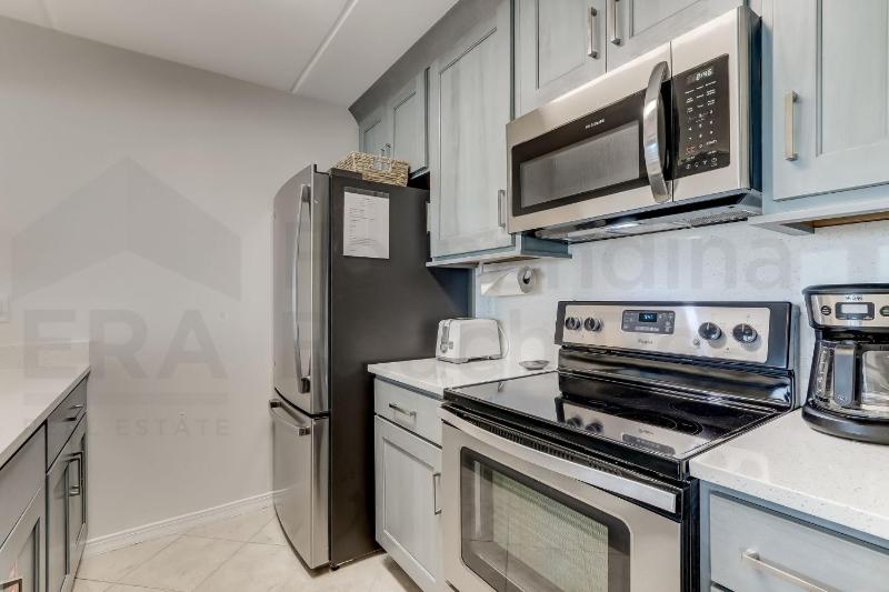 2 Bedroom/2 Bath 3rd floor Oceanfront condo sleeps 6. Oceanfront deck and pool. - image 9