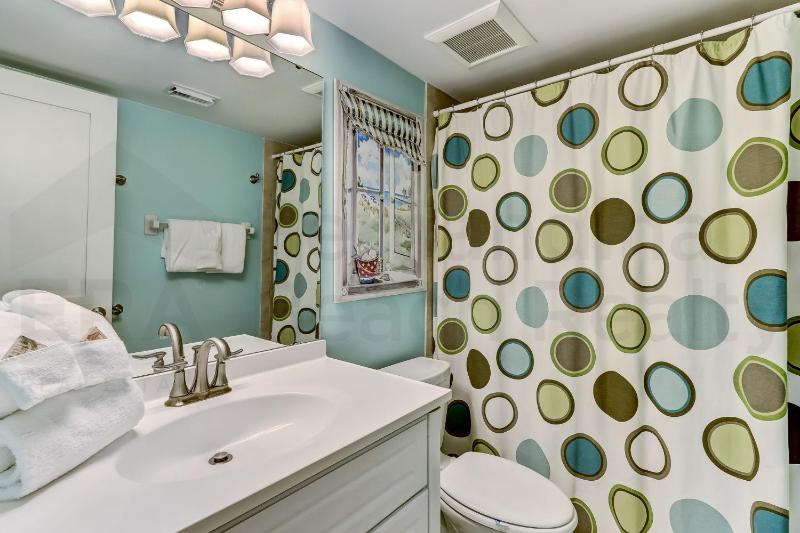 2 Bedroom/2 Bath 3rd floor Oceanfront condo sleeps 6. Oceanfront deck and pool. - image 13