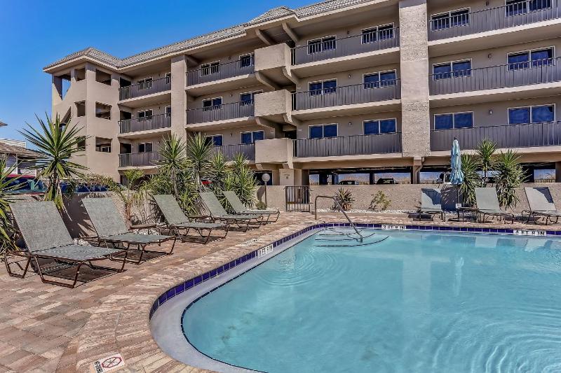 2 Bedroom/2 Bath 3rd floor Oceanfront condo sleeps 6. Oceanfront deck and pool. - image 16