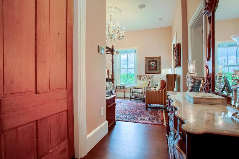 Queen Room with Spa Bath image 3