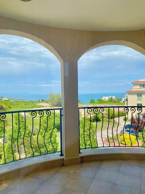 Apartment with Sea View image 2