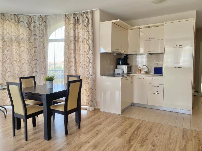 Apartment with Sea View image 4