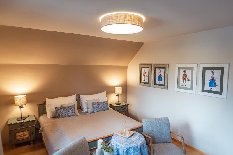 Standard Double Room image 3