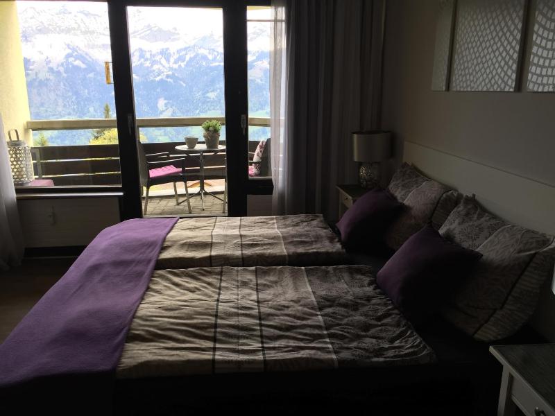 One-Bedroom Apartment image 2