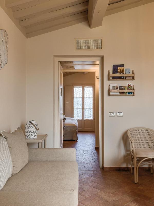 One-Bedroom Apartment image 4