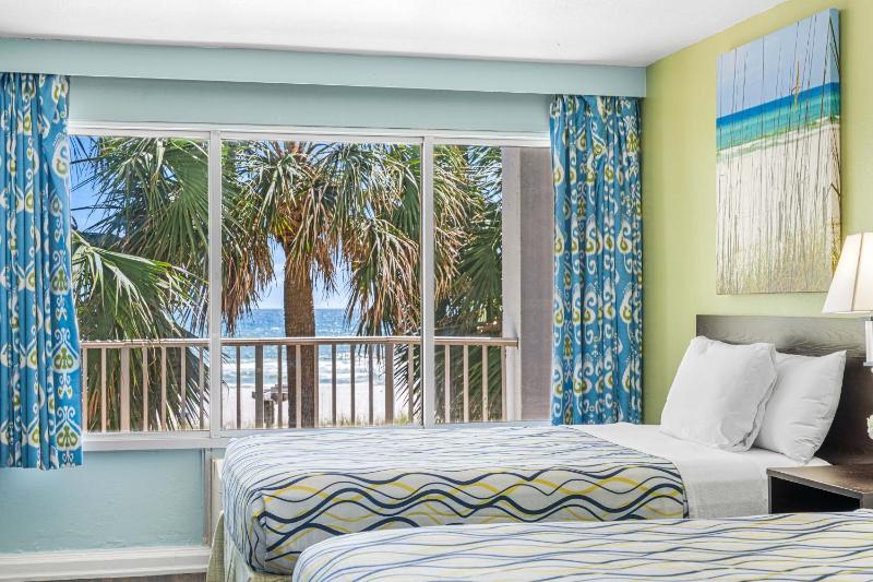 Double Room with Bunk Bed - Gulf Side image 3