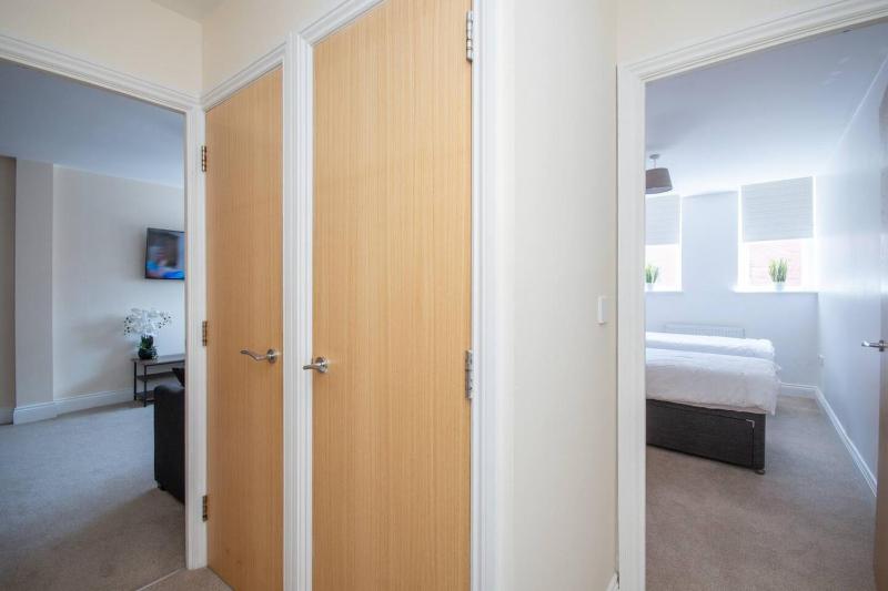 1-Bed Central Apartment in Bournemouth 5 mins to the beach - image 9