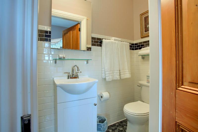 Queen Room image 2