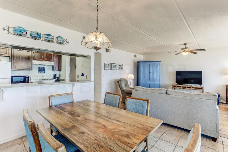 2 Bed/2 Bath 4th floor Oceanfront condo sleeps 6. Oceanfront deck and pool. - image 17