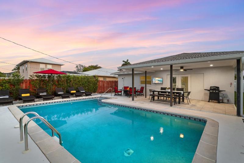Aqua Blue | Close to Beach | Heated Pool | Hammock & Firepit - image 40