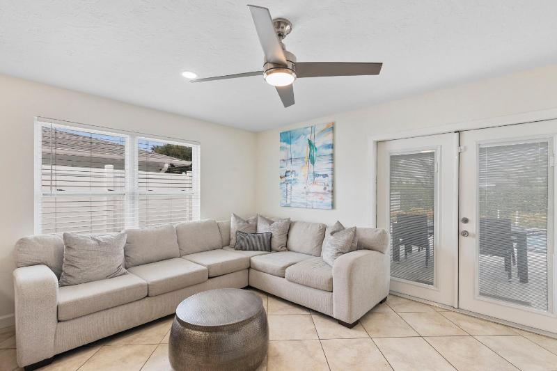 Aqua Blue | Close to Beach | Heated Pool | Hammock & Firepit - image 17