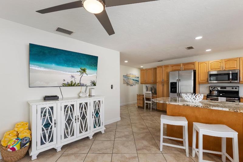 Aqua Blue | Close to Beach | Heated Pool | Hammock & Firepit - image 22