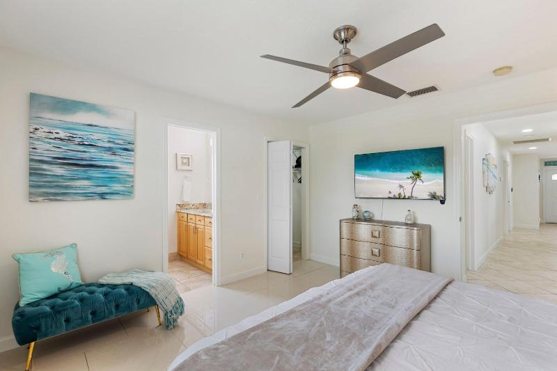 Aqua Blue | Close to Beach | Heated Pool | Hammock & Firepit - image 23