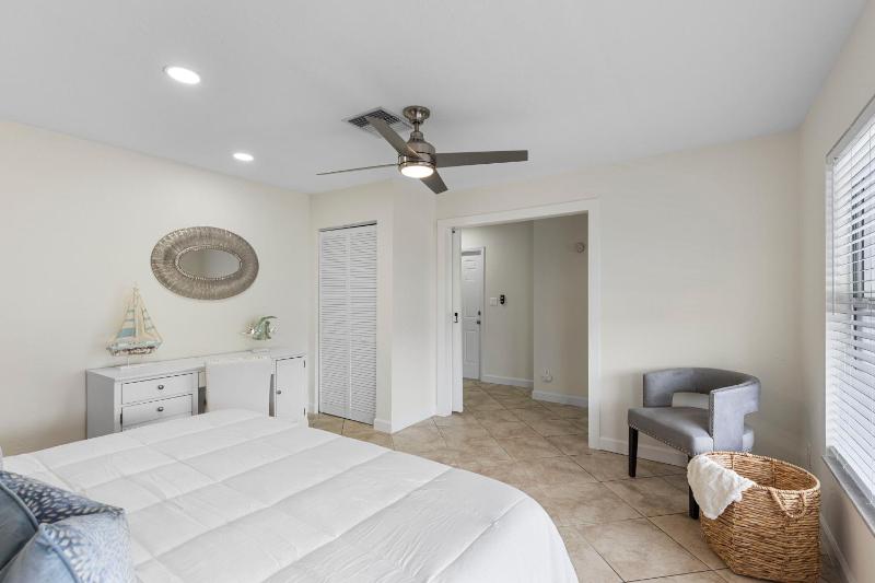 Aqua Blue | Close to Beach | Heated Pool | Hammock & Firepit - image 25