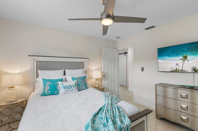 Aqua Blue | Close to Beach | Heated Pool | Hammock & Firepit - image 33