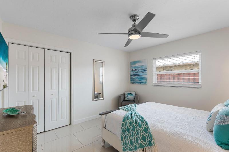 Aqua Blue | Close to Beach | Heated Pool | Hammock & Firepit - image 7