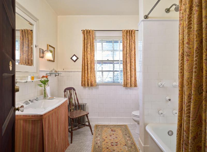 Double or Twin Room image 4