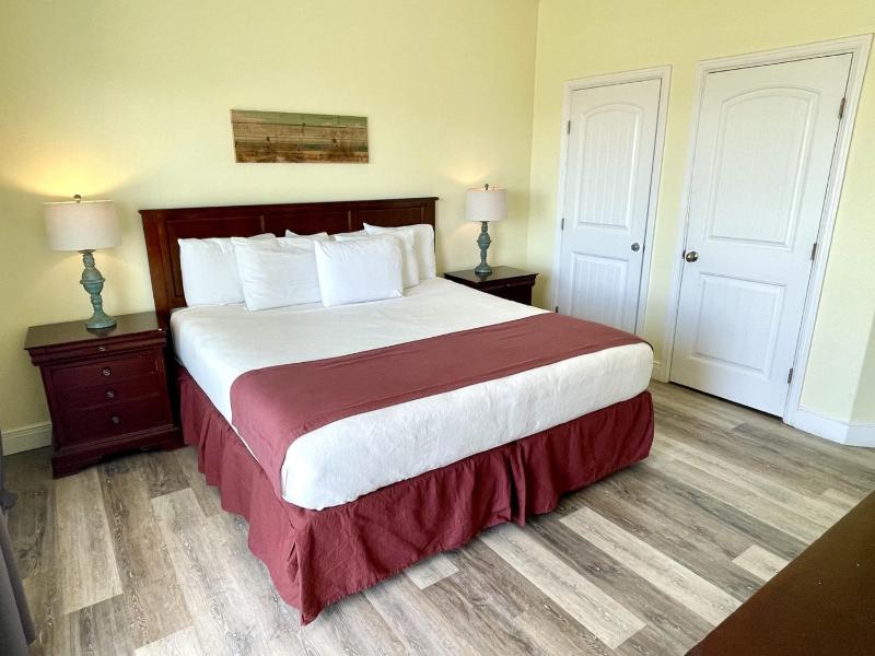 Beachgate Condo Suites and Hotel 322 condo - image 10