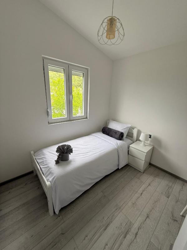 Sisters residence - image 12