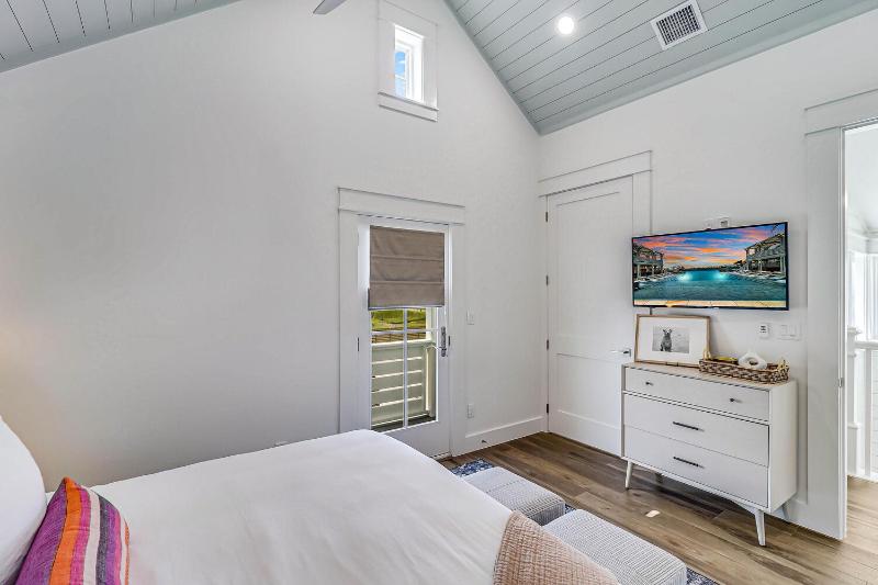 Barefoot Bungalow 220 ESC-A - image 33