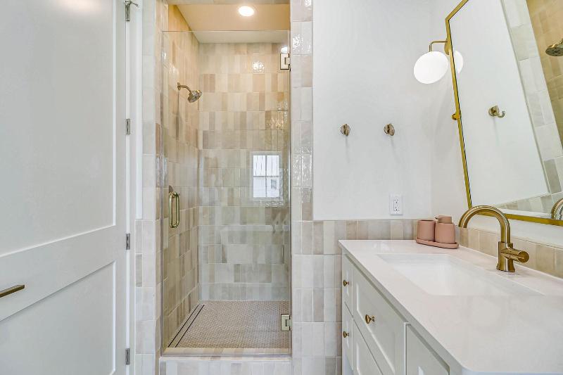 Barefoot Bungalow 220 ESC-A - image 18